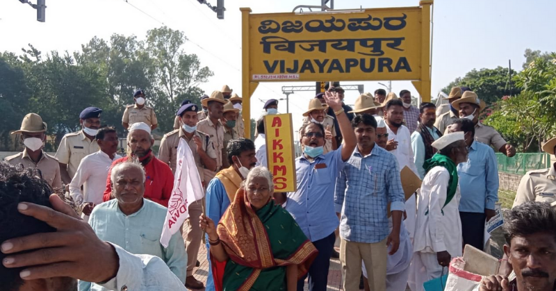 लखीमपुर न्याय के लिए किसानों का रेल रोको आंदोलन, देश भर में दिखा असर!