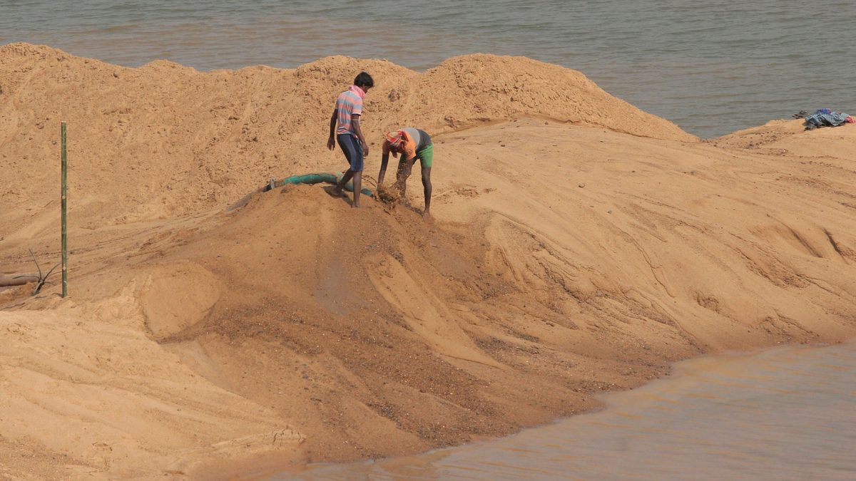 रेत खनन: 16 महीनों में 400 से अधिक मौत, पर्यावरण के साथ जान का भी नुकसान