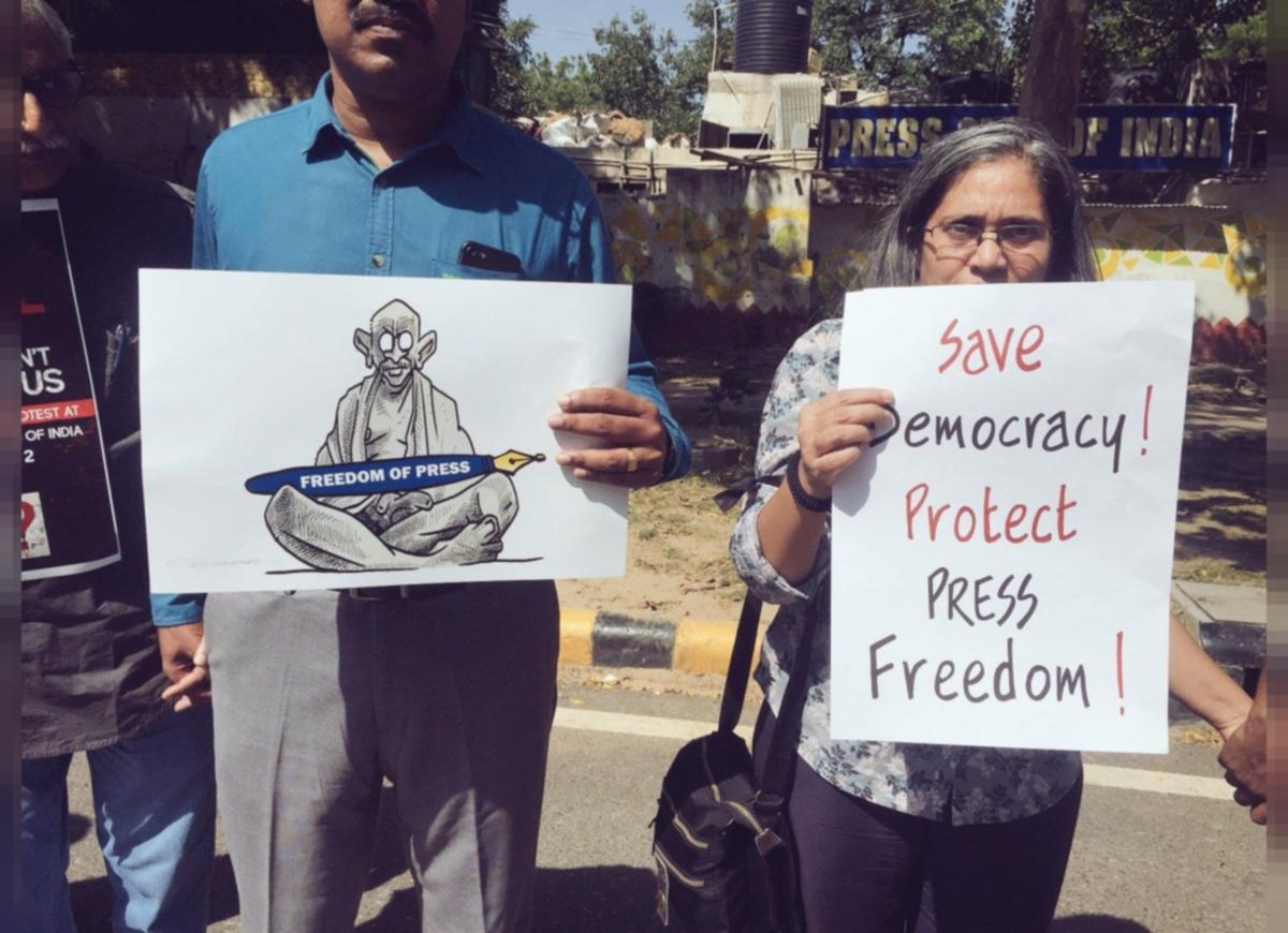 उत्तर प्रदेश : जहाँ स्वतंत्र पत्रकारिता करना अपराध है